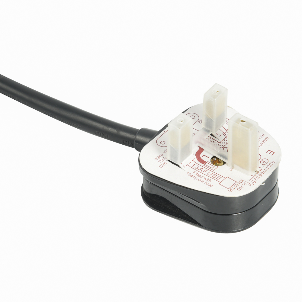 3 ウェイ UK ソケットと統合 USB 充電ポートを備えた 1U ラック PDU