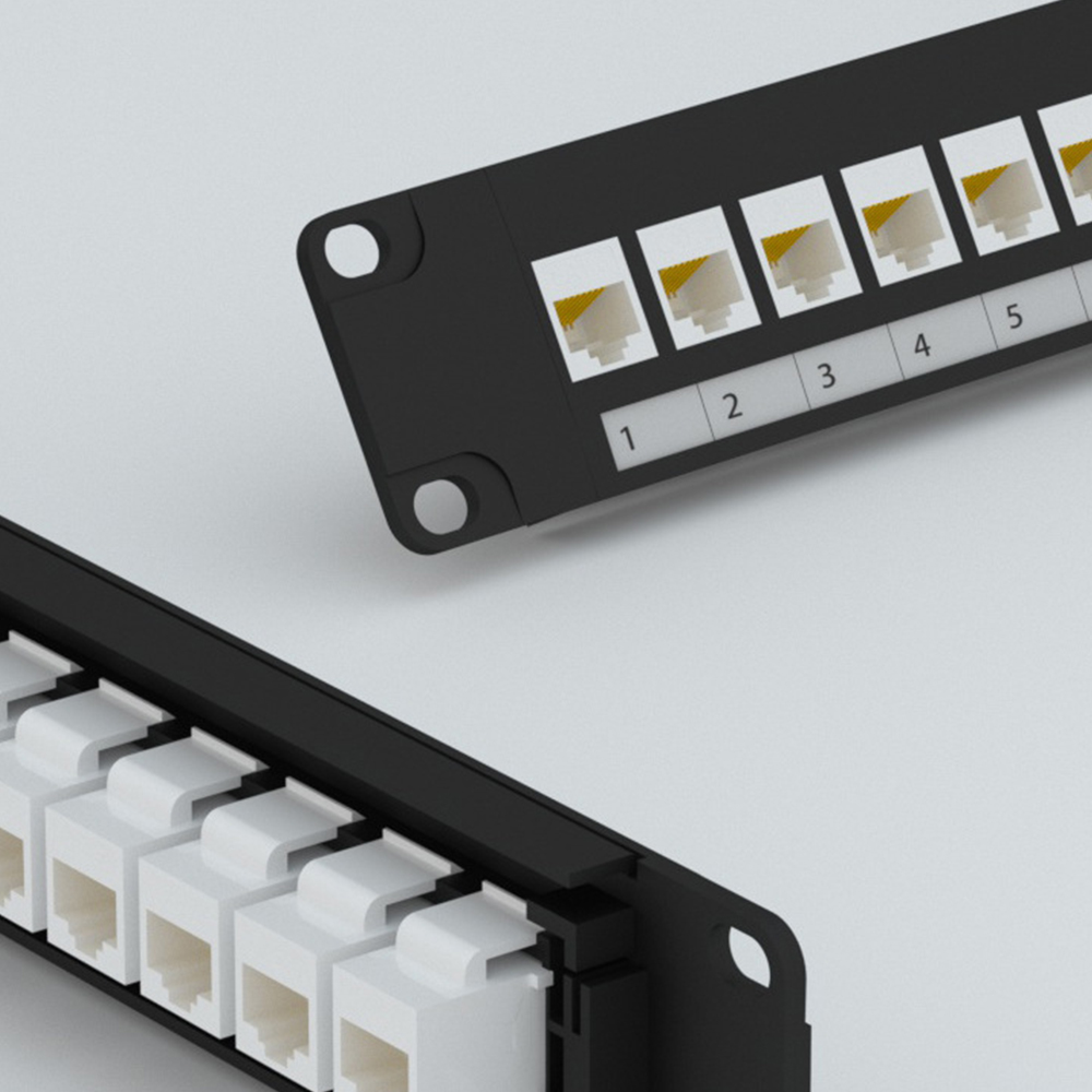 1U 24 ポート FTP ブランク Ethenet 銅線パッチ パネル (シャッターおよびアース付き)